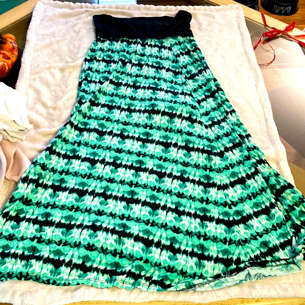 I have an icy skirt that’s green and black not to for sure of the size